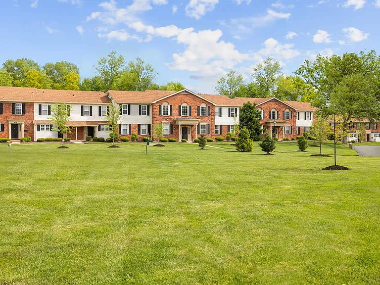 Exterior at Woods Mill Park Apartments & Townhomes