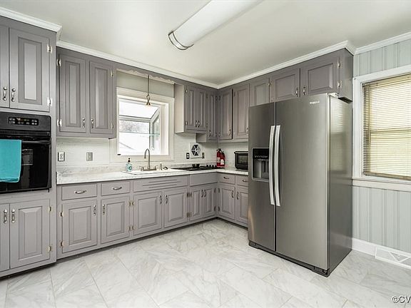 3rd image of 305 W Roanoke St