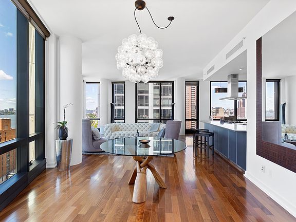 2nd image of 101 Warren St APT 2020