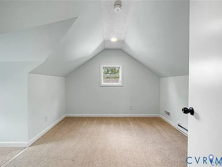 2105 Clarke St — Photo 3