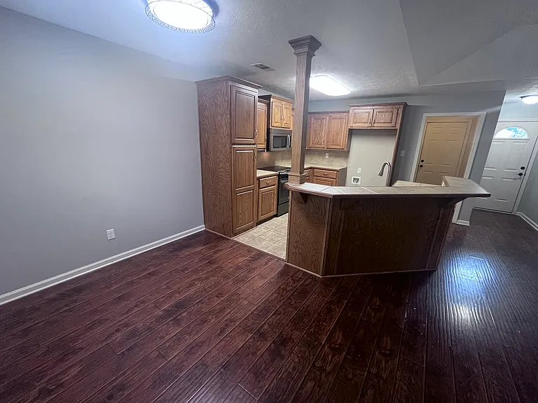 34 Shamsie Dr — Photo 10
