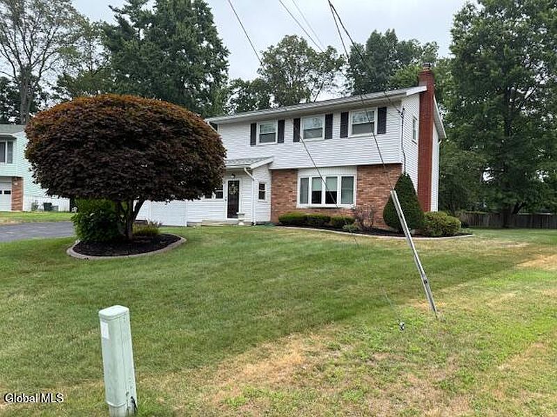 2nd image of 26 Gaslight Drive