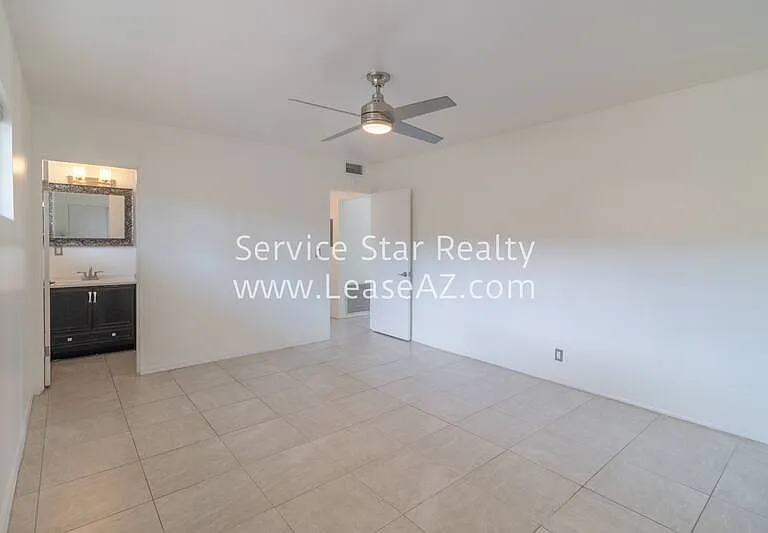 102 W Maryland Ave #D2 — Photo 11