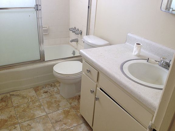 3rd image of 215 N Inglewood Ave APT 4