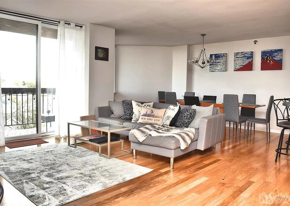 30 S Adelaide Ave #6M