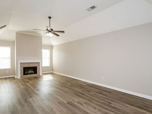 5th image of 40 Willow Springs Ln
