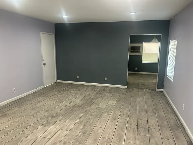 449 N Thompson St — Photo 4
