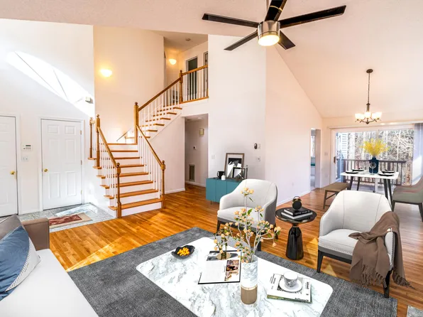 310 Bishops Forest Dr, Waltham, MA 02452