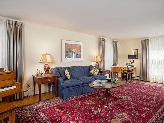 4th image of 66 Carriage Cir