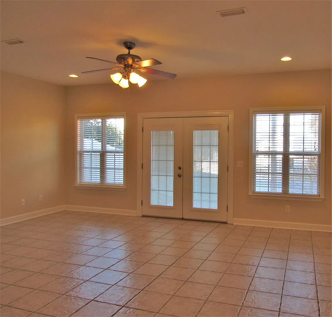211 Eagle Landing, Enterprise — Photo 3