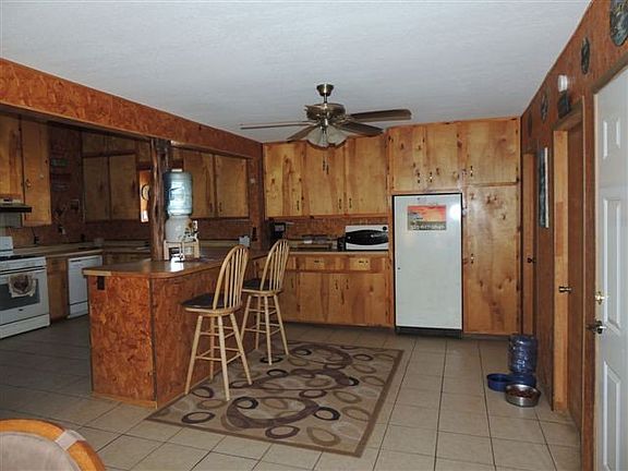 5th image of 3502 Lake Dr