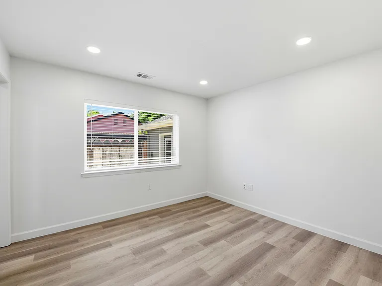 447 Alviso St — Photo 15