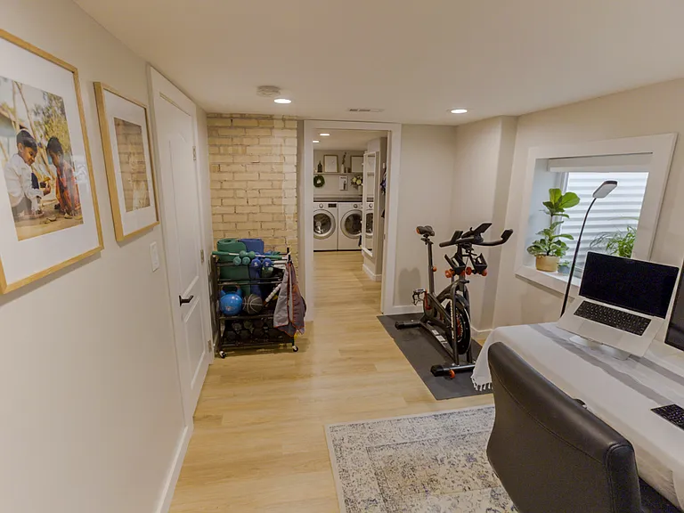 588 N Cortez St — Photo 22