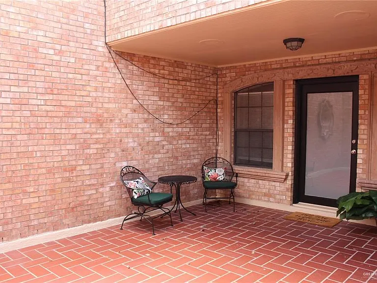 705 Kerry Ln — Photo 30