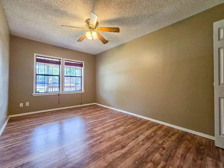 1505 N Garland Ave — Photo 9