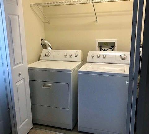 4th image of 1550 E Knollwood Cir APT A