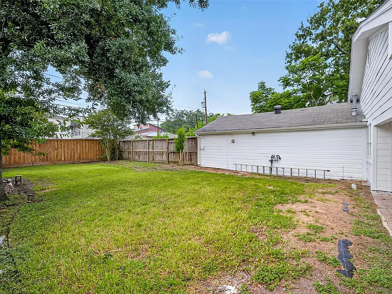 3731 Drake St — Photo 34