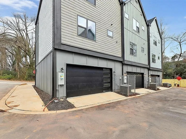 3422 Brookshire Blvd #1 — Photo 37