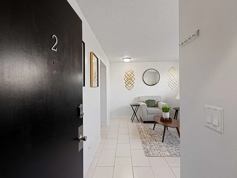 4821 Nicholas St — Photo 4