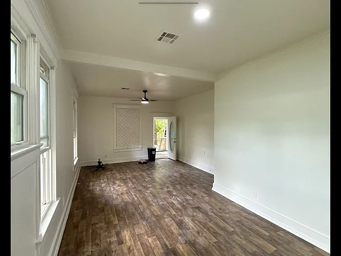 149 S Dixon Ave — Photo 4