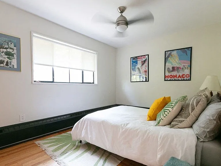1060 Van Dyke — Photo 3