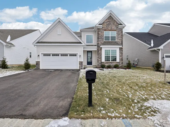 68 Fillmore Dr, Monroe Township, NJ 08831