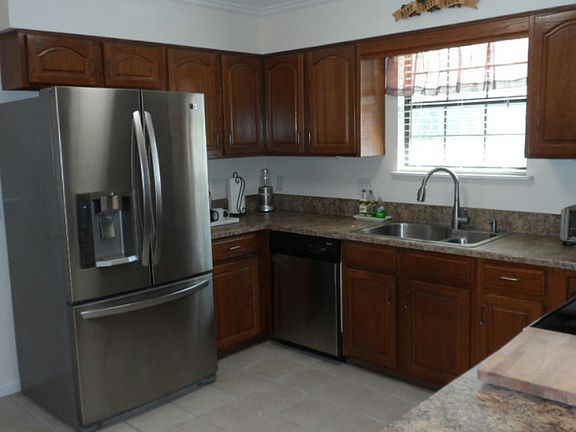 5th image of 276 SE Woodhaven St