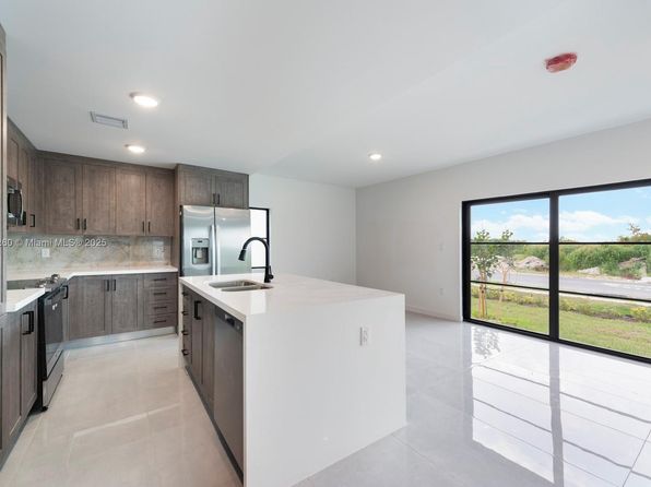 1353 NW 1st St, Florida City, FL 33034