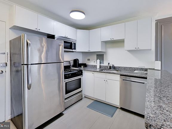 4th image of 922 24th St NW APT 713