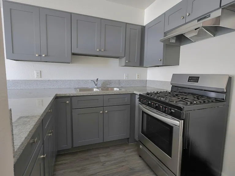 140 N Commonwealth Ave — Photo 6