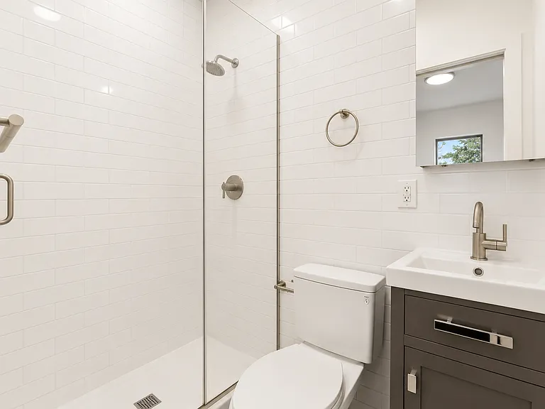 556 Leonard St #2 — Photo 8