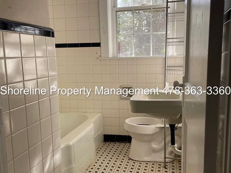 411 Forest Rd — Photo 10