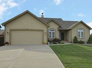 18110 Guinevere Ct, Smithville, MO 64089