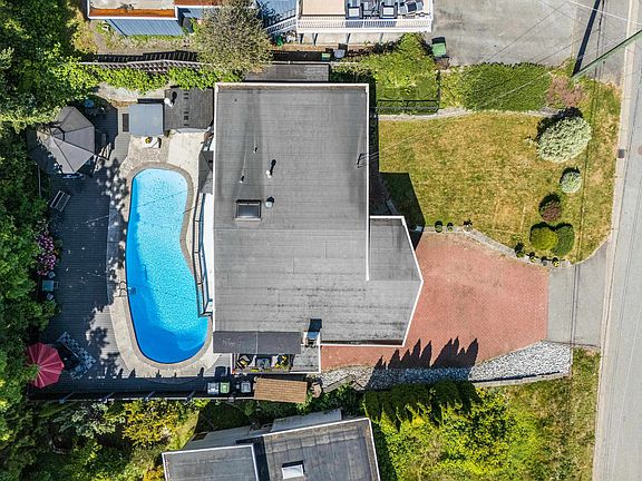 4th image of 348 Seaforth Cres