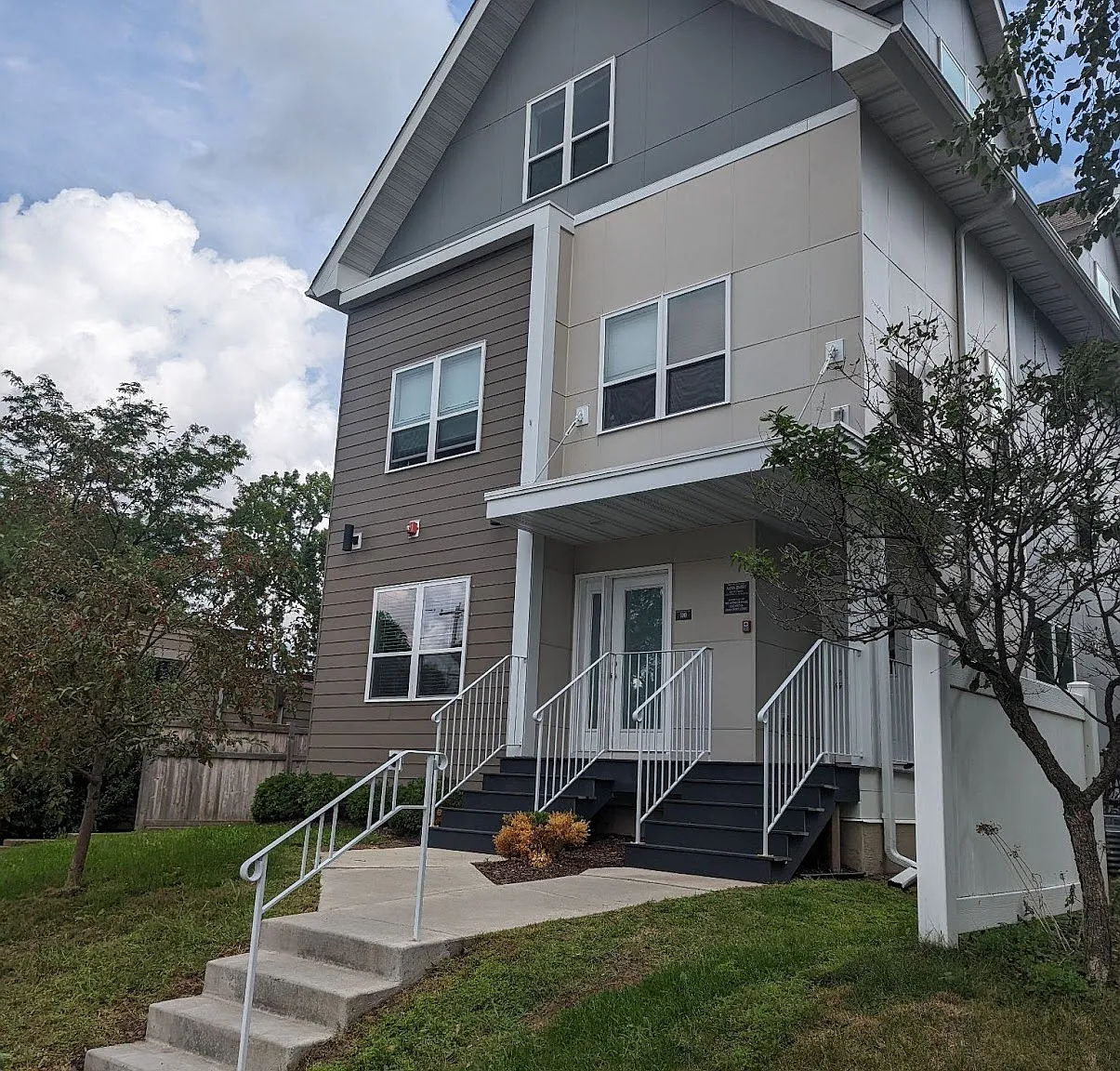 2 bed, 1.5 bath, 1000 sqft, $1,870 — Photo 1
