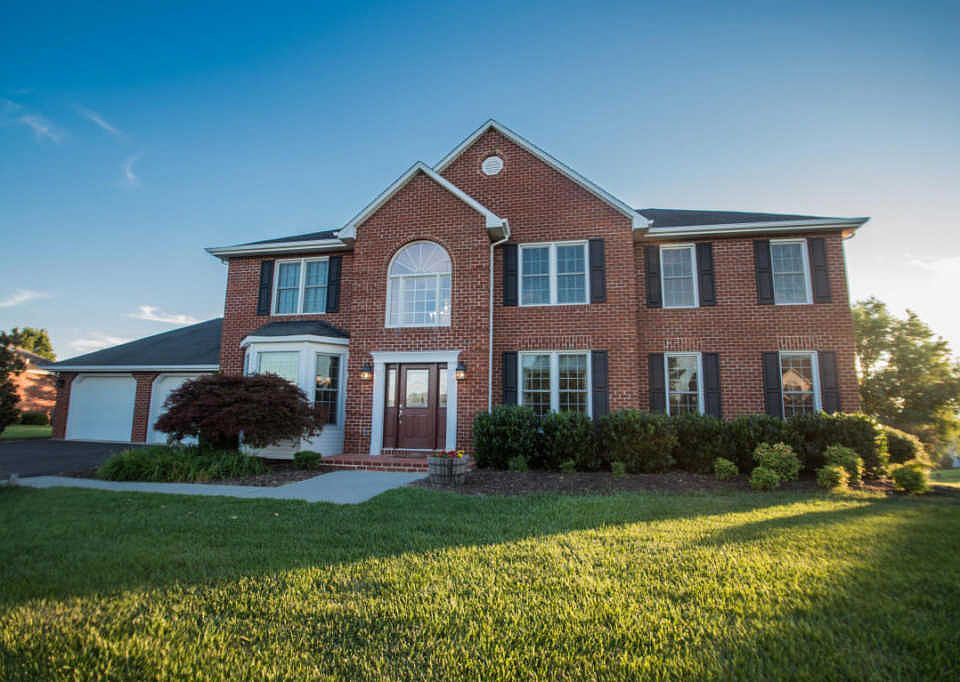 1st image of 121 Magnolia Ln
