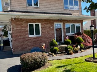 220 Elm Pl APT 2, Mineola, NY 11501