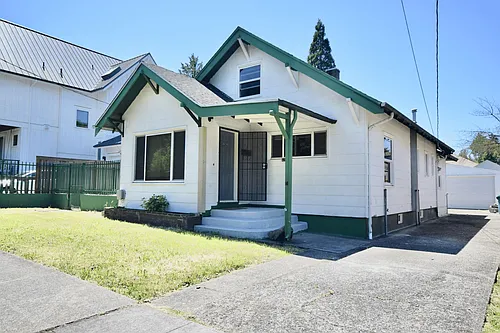 5841 NE 18th Ave Photo 1