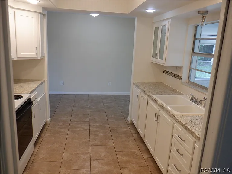 101 W Hill St — Photo 3