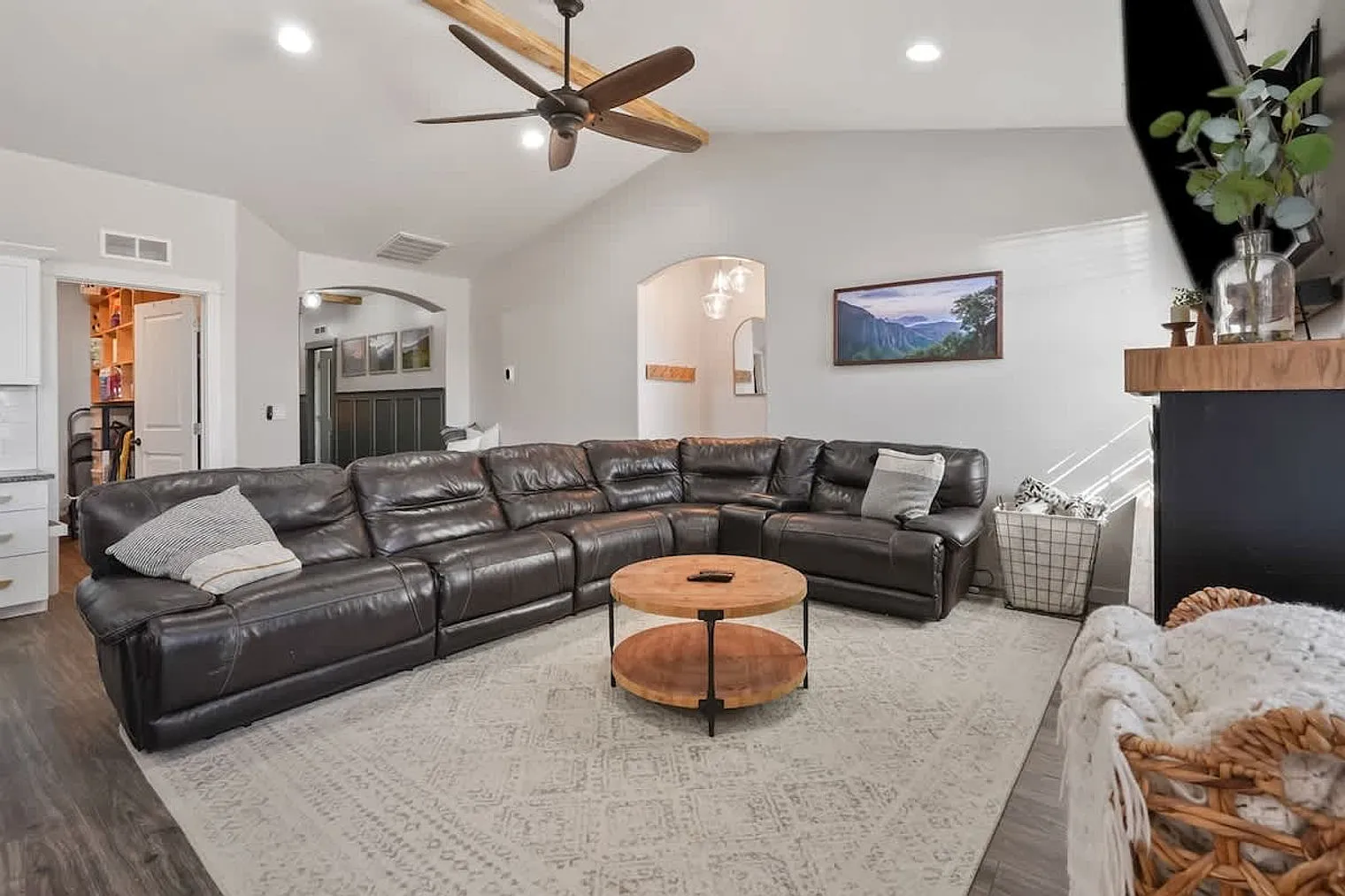 5 bed, 3.0 bath, 2443 sqft, $8,298 — Photo 3
