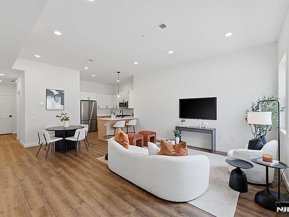 2nd image of 91 Union St #5A