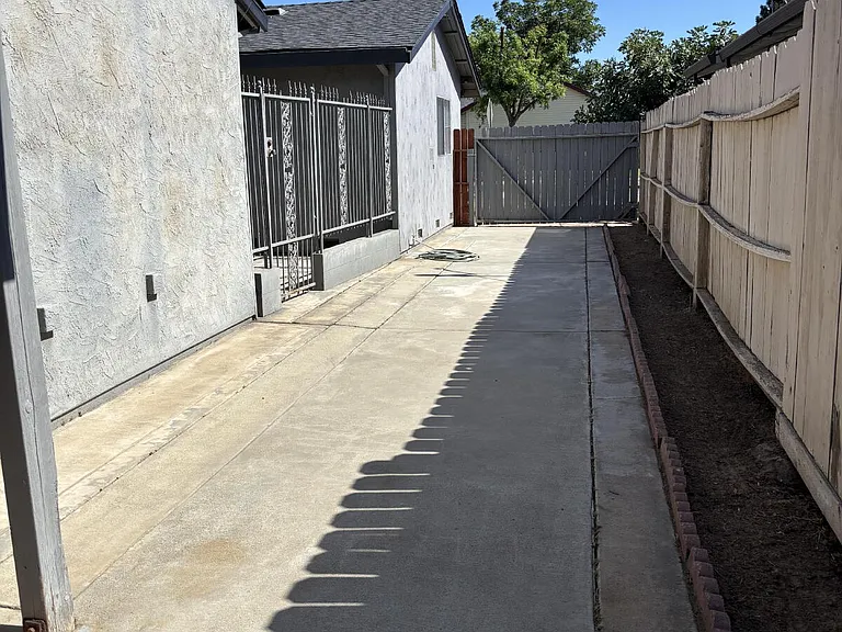 2405 Dels Ln — Photo 23