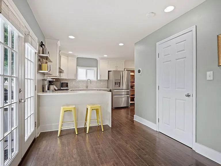 2410 S Dakota Ave NE — Photo 23