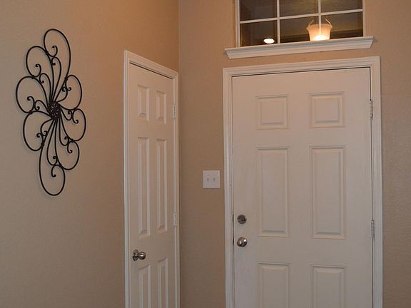 3rd image of 1025 Pebblecreek Dr