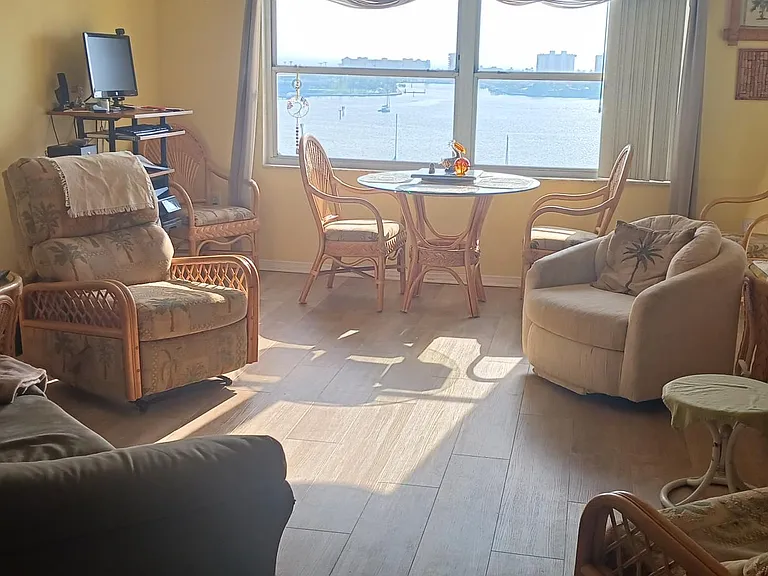 4525 Cove Cir #1004 — Photo 10