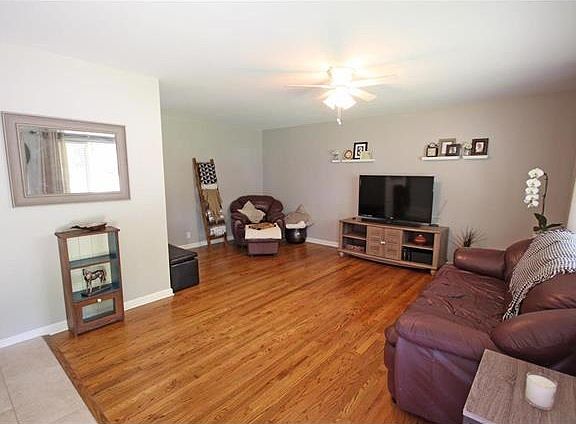 5th image of 12297 Prinster Dr