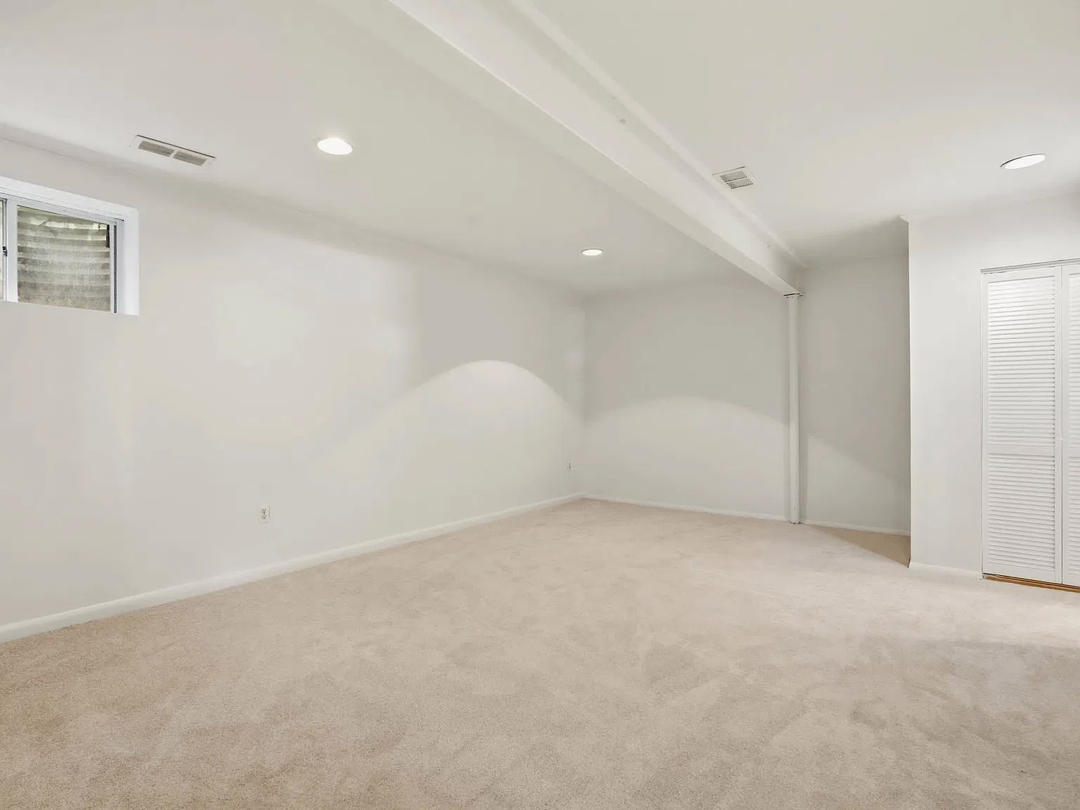4 bed, 2.5 bath, 1936 sqft, $2,800 — Photo 3