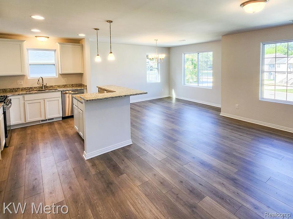 225 Whispering Pines Dr #13, photo 3