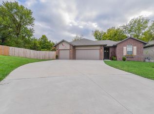 1954 W Springdale St, Springfield, MO 65803