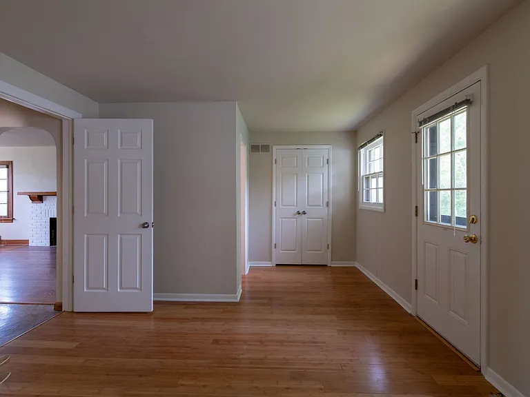 509 E Bennett St — Photo 8